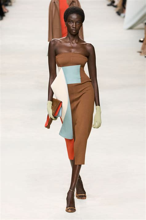 Fendi Ready to Wear Fall 2011 Vogue Fashion Week Runway Show